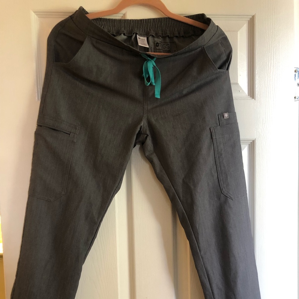 Grey FIGS scrub set XS